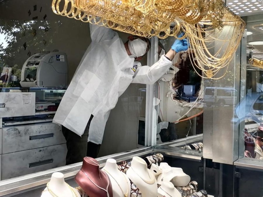 Duvarı Delerek Kuyumcuya Girmeye Çalışan Şüpheli Polisten Kaçamadı