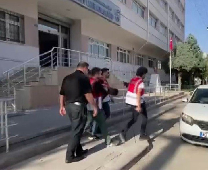 Duvarı Delerek Kuyumcuya Girmeye Çalışan Şüpheli Polisten Kaçamadı