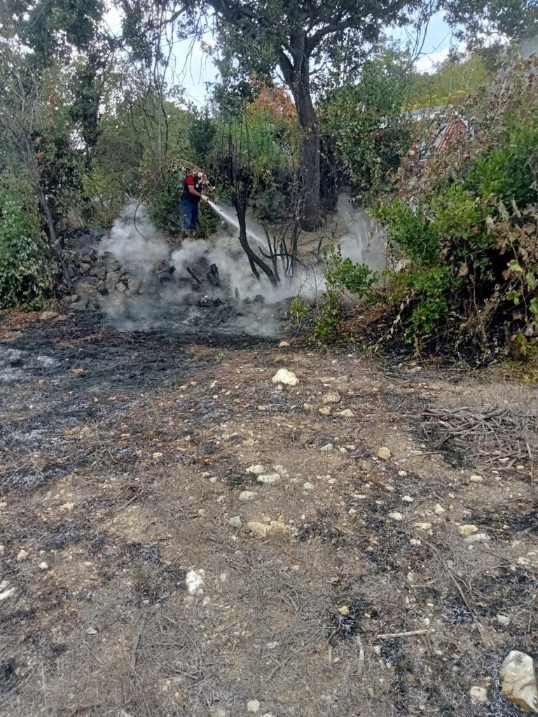 Bahçesindeki Yangını Söndürürken Kalp Krizi Geçirdi, Hayatını Kaybetti