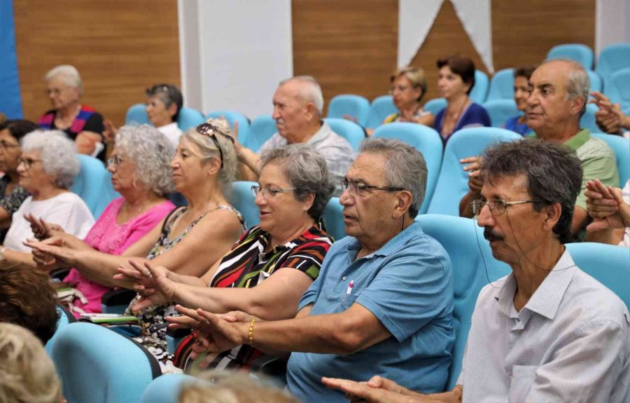 60+ Tazelenme Üniversitesinde İlk Ders Heyecanı