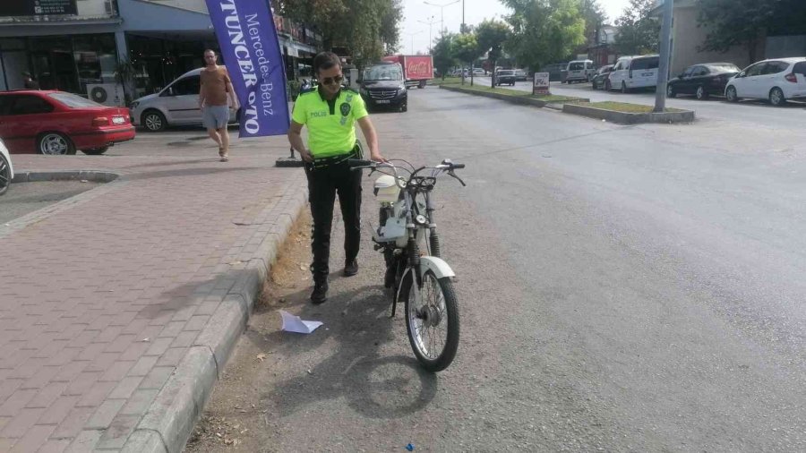 Antalya’da İki Motosiklet Çarpıştı, Sürücüler Yaralandı