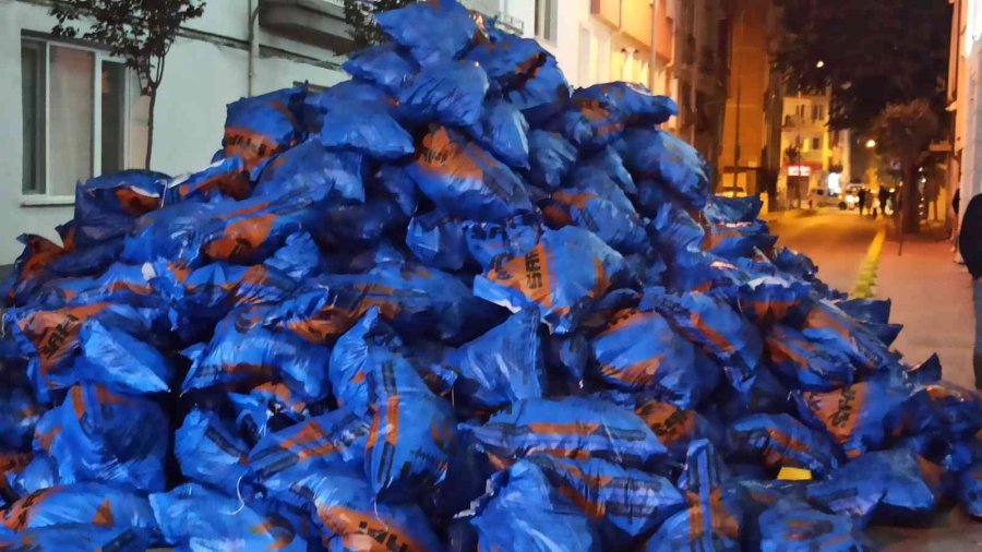 Tonlarca Kömür Sokağı Kapadı