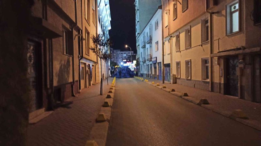 Tonlarca Kömür Sokağı Kapadı