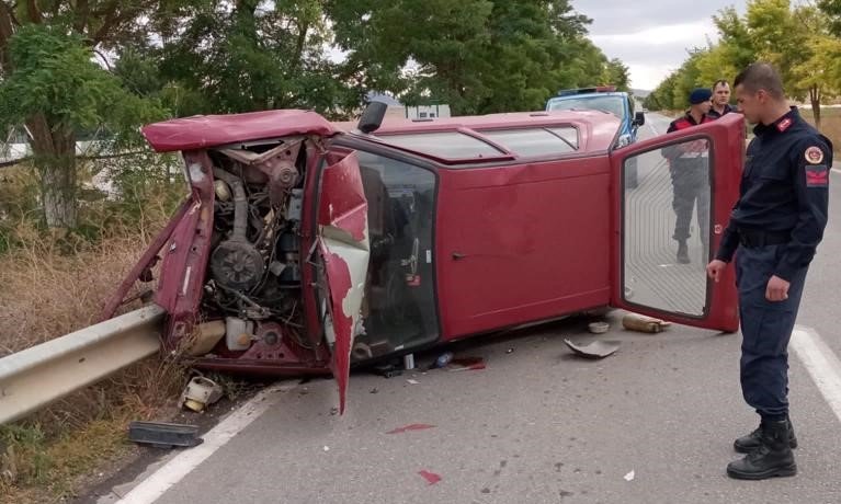 Devrilen Otomobilin Sürücüsü Yaralandı