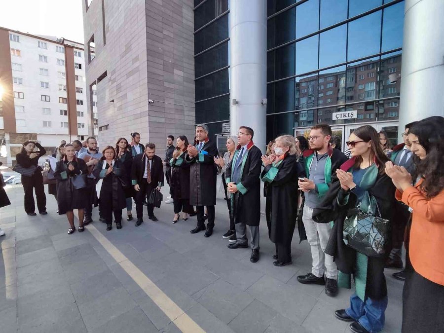 Eski Eşi Tarafından Silahla Yaralanan Avukatın Davasında Mahkeme Salonu Karıştı