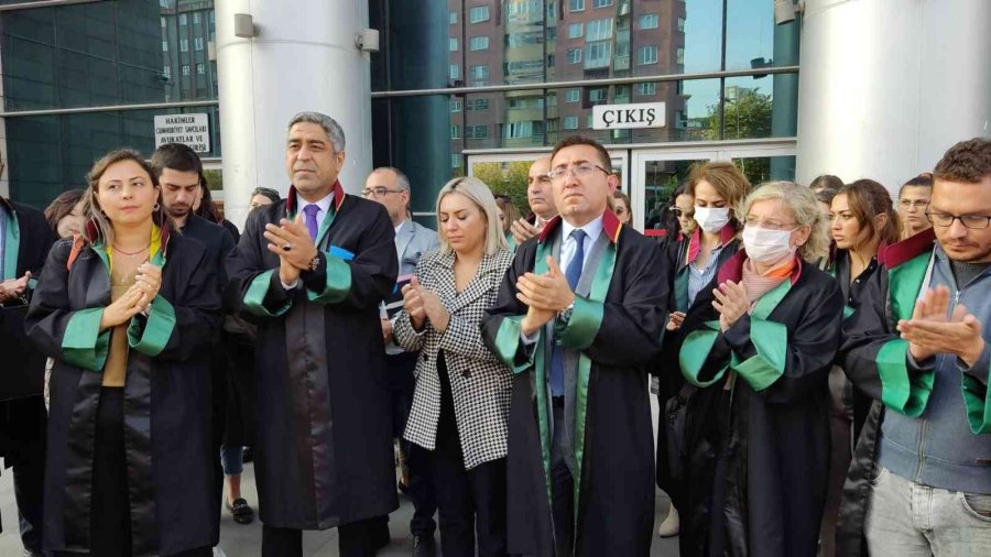 Eski Eşi Tarafından Silahla Yaralanan Avukatın Davasında Mahkeme Salonu Karıştı