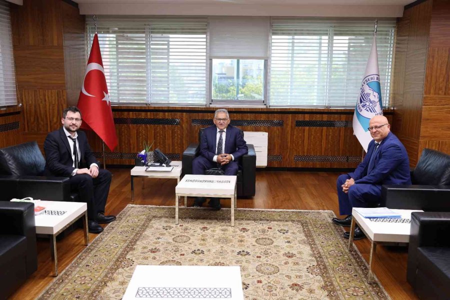 Başkan Büyükkılıç’a Ziyaretçi Yoğunluğu