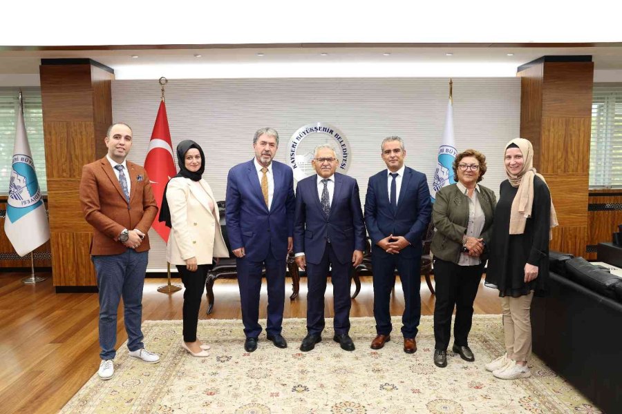 Başkan Büyükkılıç’a Ziyaretçi Yoğunluğu