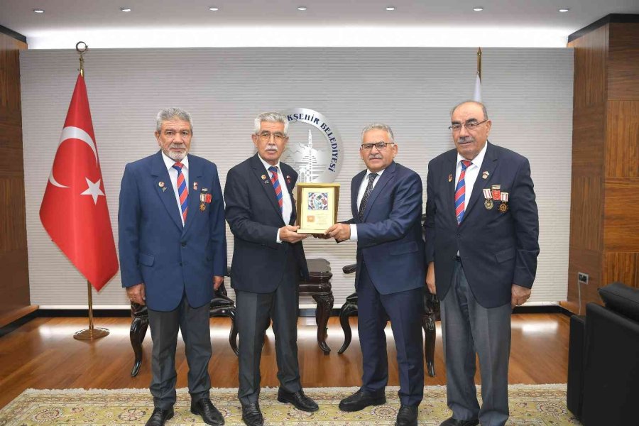 Başkan Büyükkılıç’a Ziyaretçi Yoğunluğu