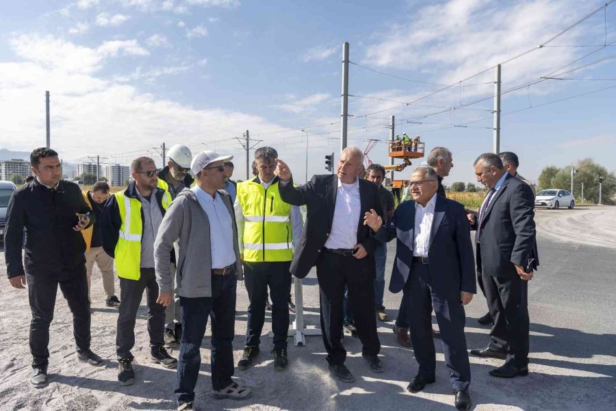 Başkan Büyükkılıç: “tramvay Hattına 120 Bin Adet Fidan Dikiyoruz”