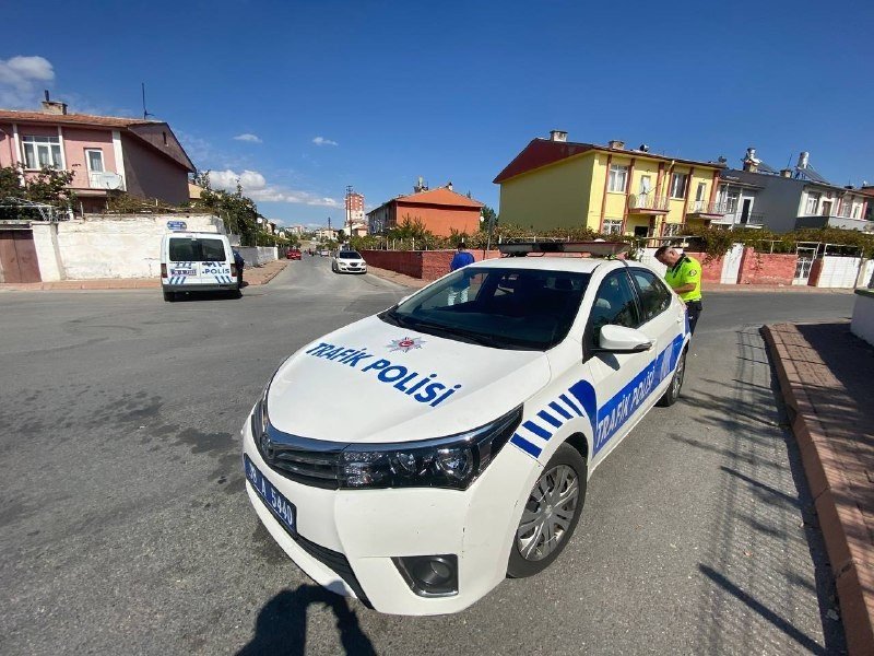 Yakalanacaklarını Anladılar, Aracı Bırakıp Kaçtılar