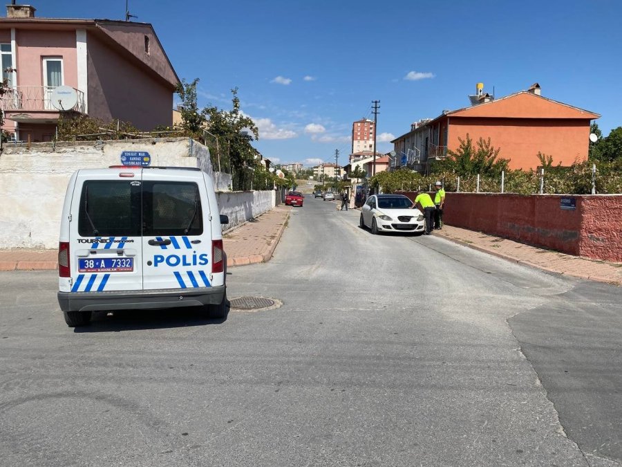 Yakalanacaklarını Anladılar, Aracı Bırakıp Kaçtılar