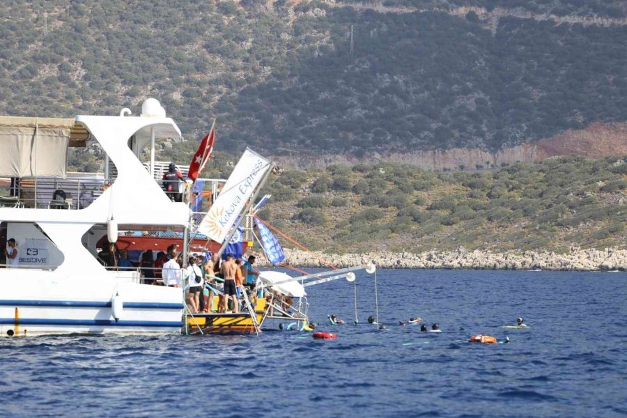 Kaş’ta Dalış Turizmi Gelişiyor