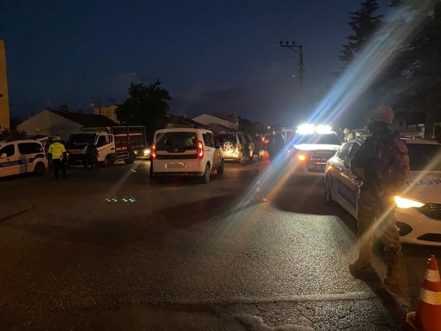 Binden Fazla Polisin Katılımıyla Denetim Yapıldı