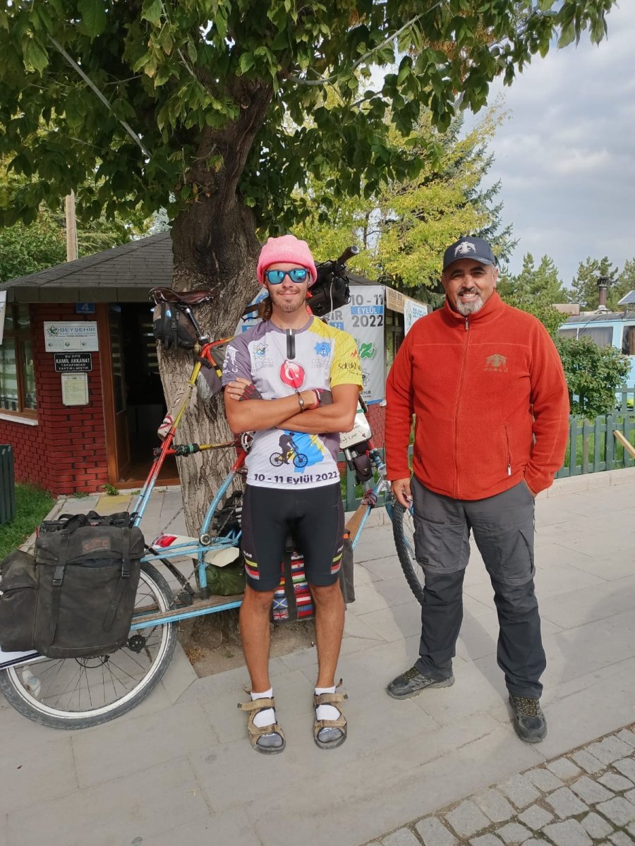 Özel Yapım Bisikletiyle Dünya Turuna Çıkan Alex Sidney Beyşehir’de