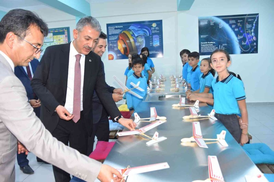 Vali Akkoyun, Toki Ortaokulu Çocuk Kulübü Ve Etkinlik Atölyeleri Açılışına Katıldı