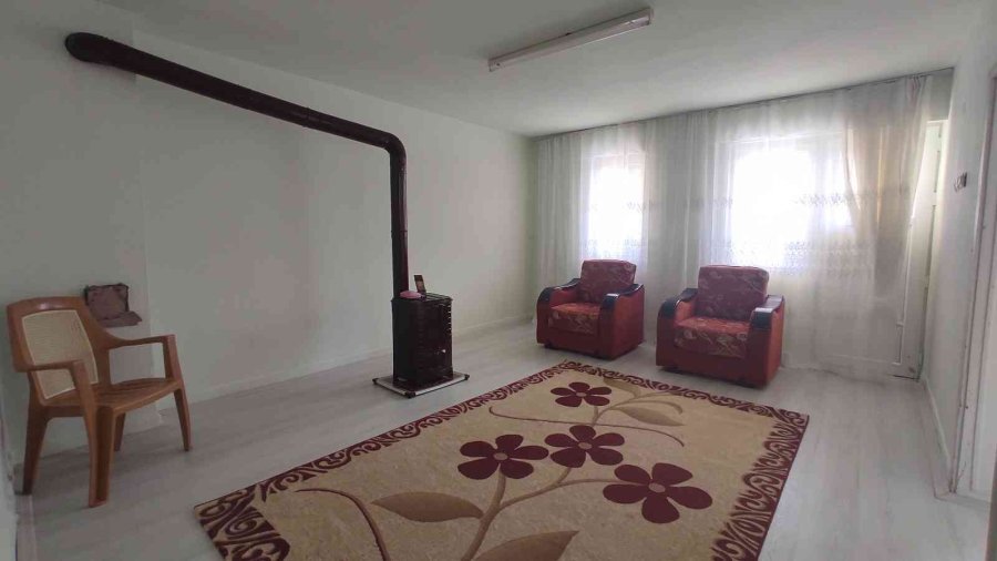 Sarız’da Lojmanlar Yenilenerek Öğretmenlerin Hizmetine Sunuldu