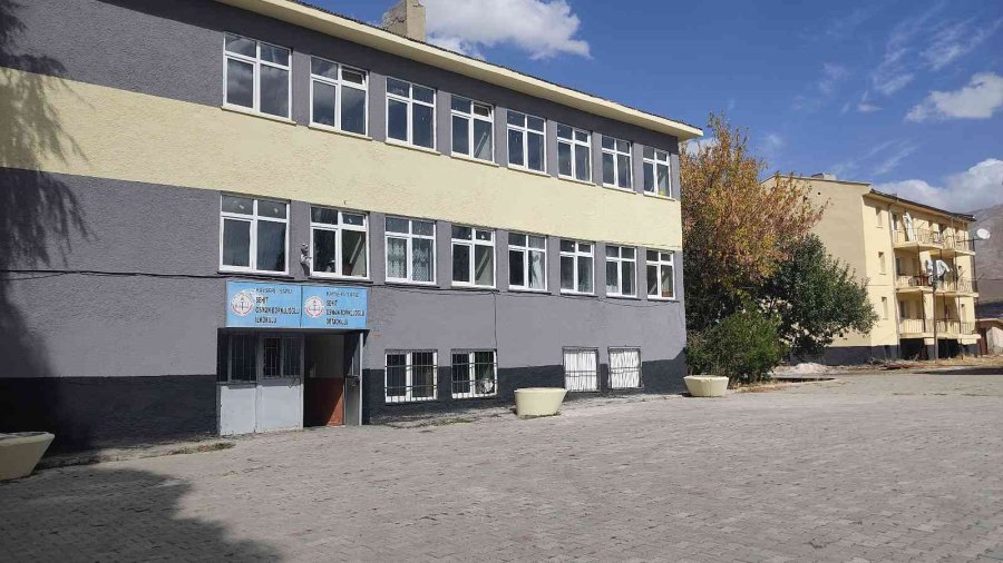 Sarız’da Lojmanlar Yenilenerek Öğretmenlerin Hizmetine Sunuldu