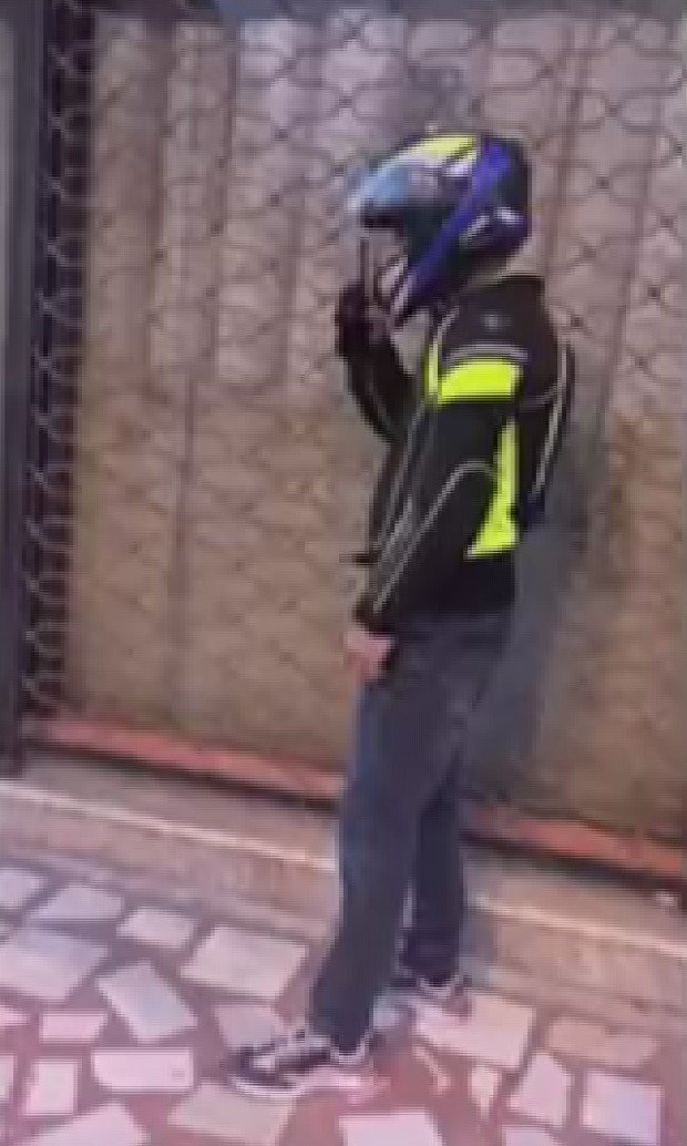 Polis Kılıktan Kılığa Giriyor, Suçluları Yakalıyor