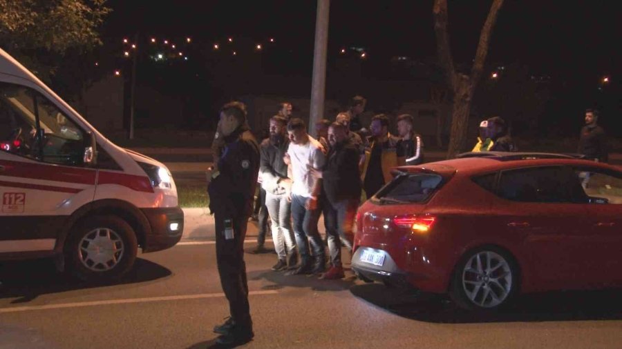 Trafikte Kardeş Kurşunu: Kardeşi Tarafından Otomobilin İçerisinde Vurulan Şahıs Yaralandı