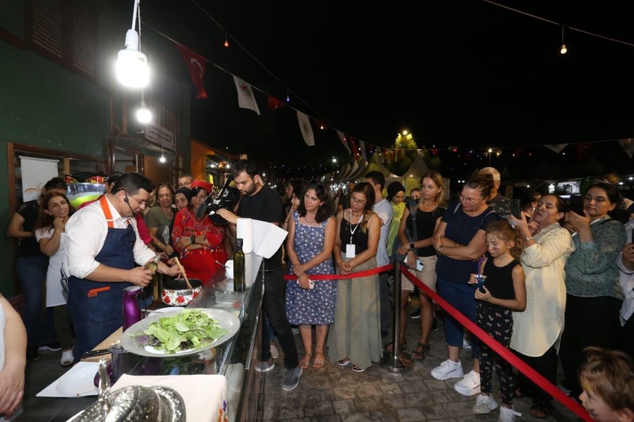 Tütüncü, Kadın Kooperatifleri Festivali’nde Yemek Pişirdi