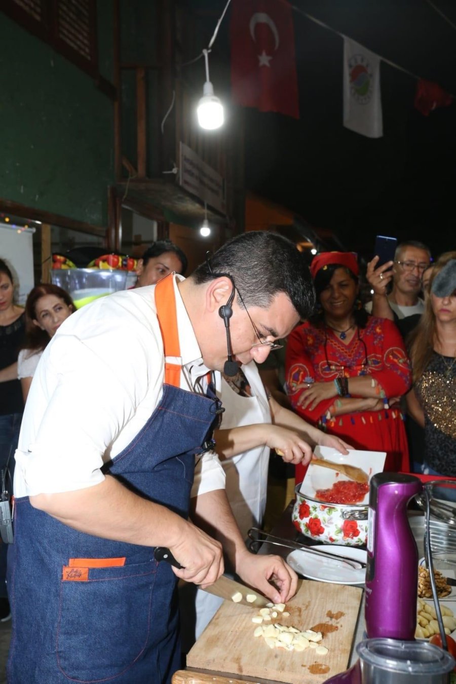 Tütüncü, Kadın Kooperatifleri Festivali’nde Yemek Pişirdi