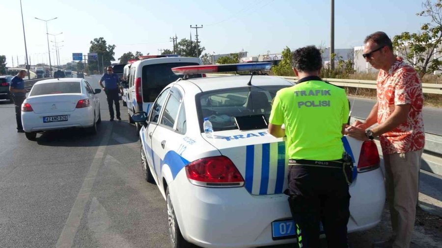 Turist Taşıyan Korsan Minibüs, Polis Uygulamasına Takıldı
