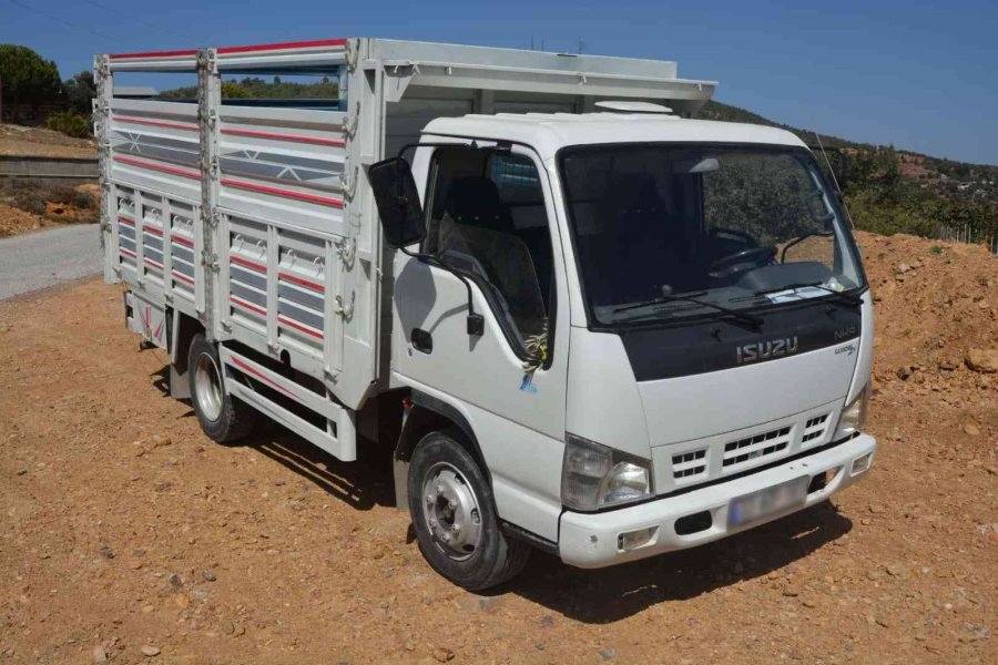 Mersin’de Araç Hırsızları Yakalandı