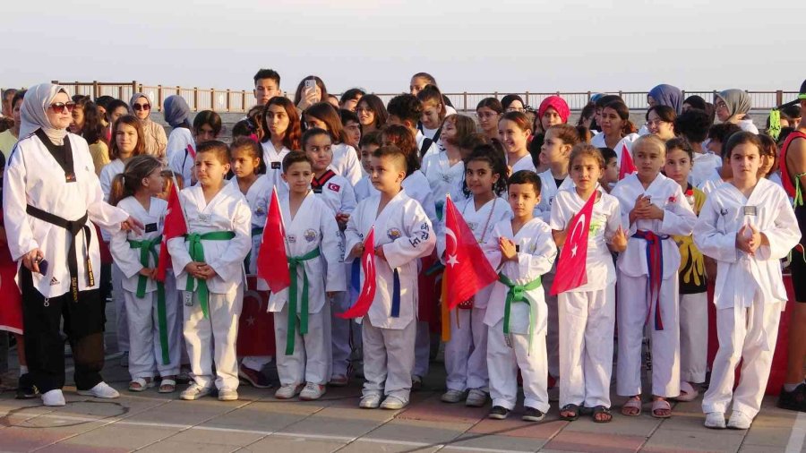 Sporcular ’amatör Spor Haftası’nı Yürüyüşle Kutladı