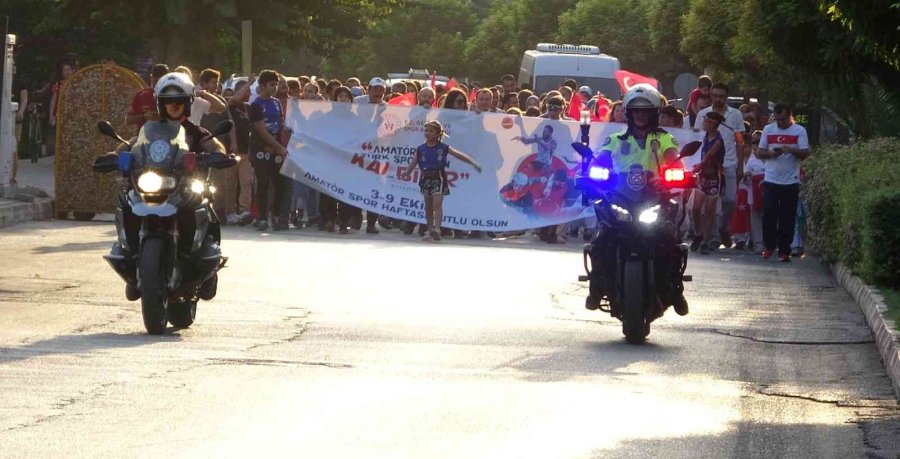 Sporcular ’amatör Spor Haftası’nı Yürüyüşle Kutladı