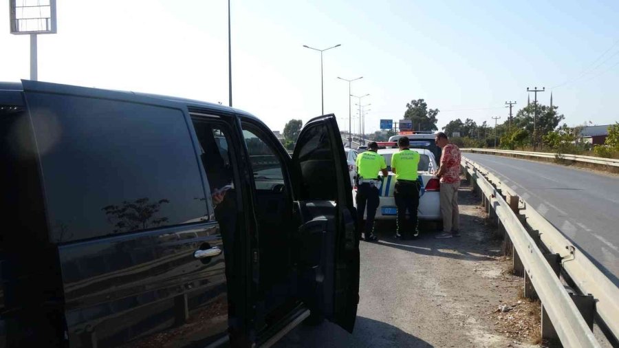 Turist Taşıyan Korsan Minibüs, Polis Uygulamasına Takıldı