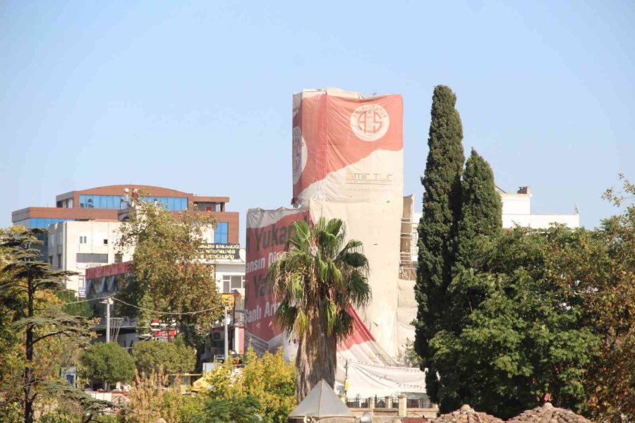 Tarihi Saat Kulesi, 80 Yıl Sonra Kubbesine Kavuşuyor