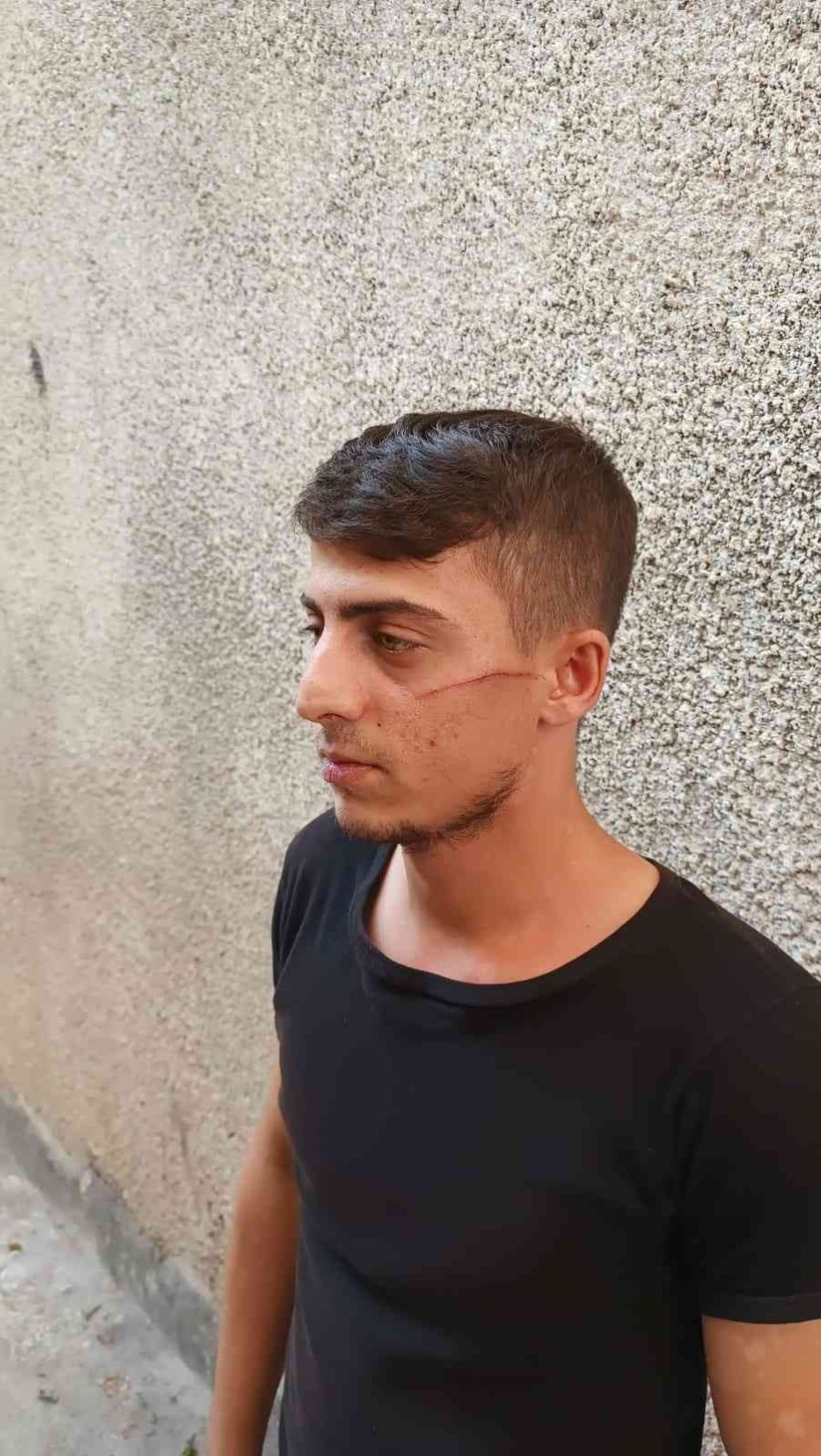 Baba Ve Oğlunun, Genç Marketçiyle Kavga Anları Kamerada