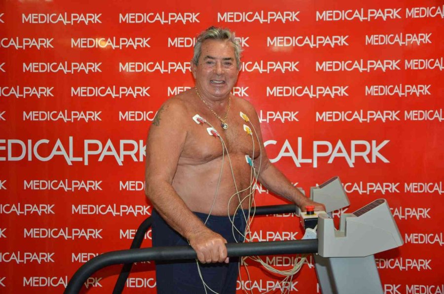 79 Yaşındaki Sanatçı Salih Güney, Antalya’da Sağlık Kontrolü Yaptırdı