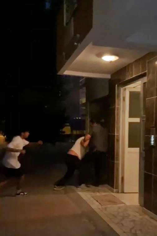 Aracıma Çarptın Kavgası