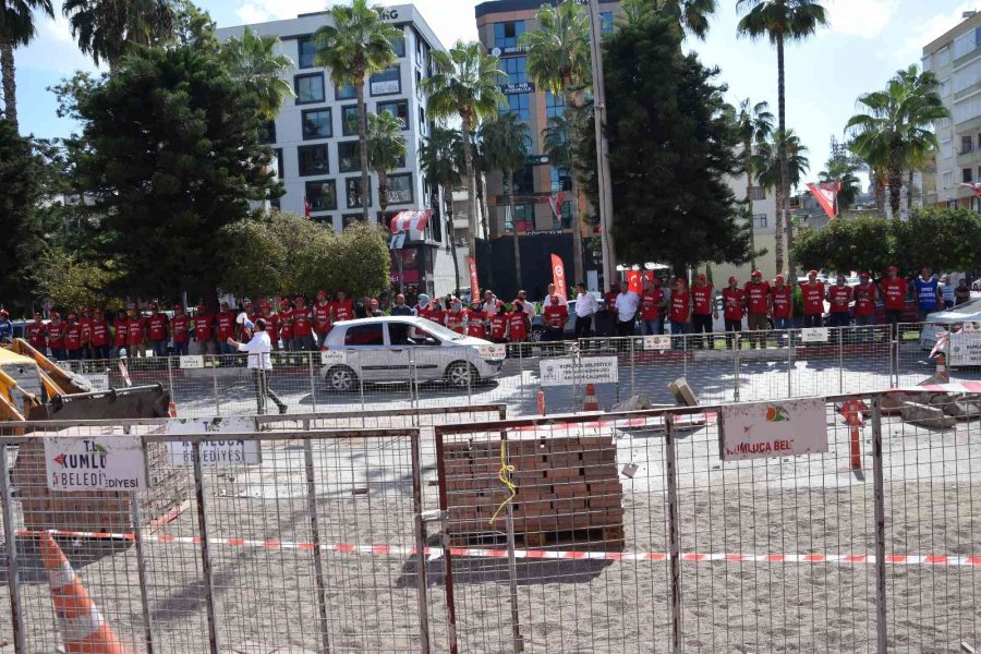 Kumluca’da Belediye İşçileri Greve Başladı