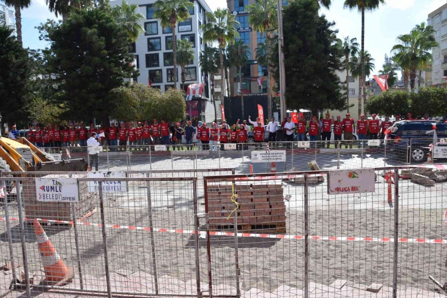 Kumluca’da Belediye İşçileri Greve Başladı