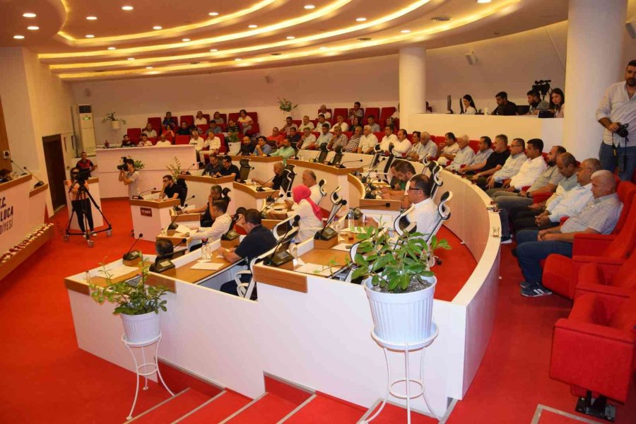 Kumluca’da Belediye İşçileri Greve Başladı