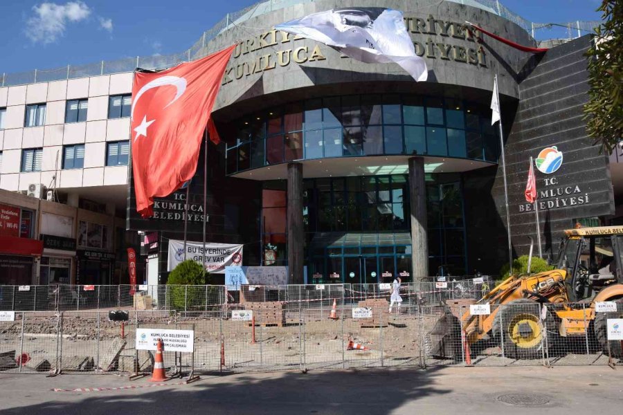 Kumluca’da Belediye İşçileri Greve Başladı