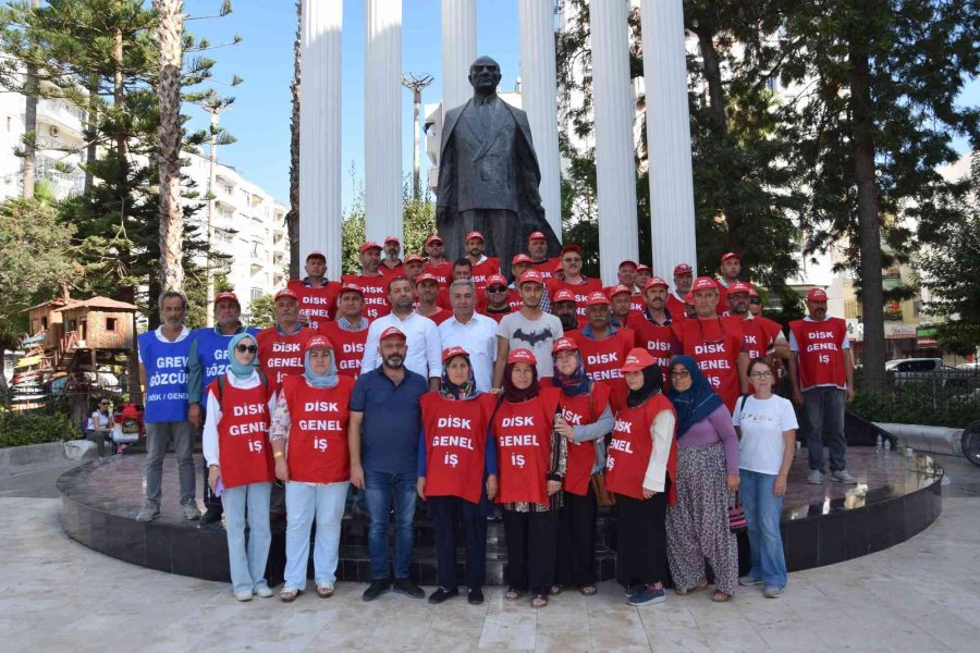 Kumluca’da Belediye İşçileri Greve Başladı