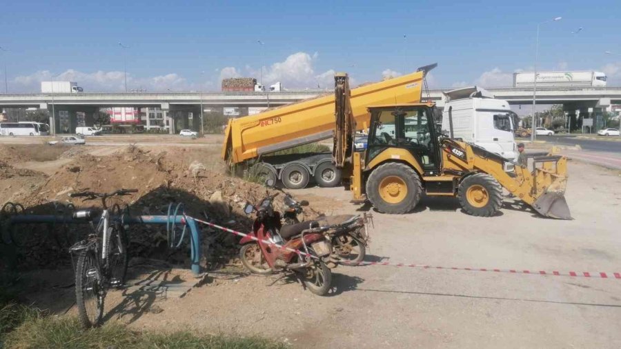 Dökülen Hafriyat Toprağının Altından Motosiklet Çıktı