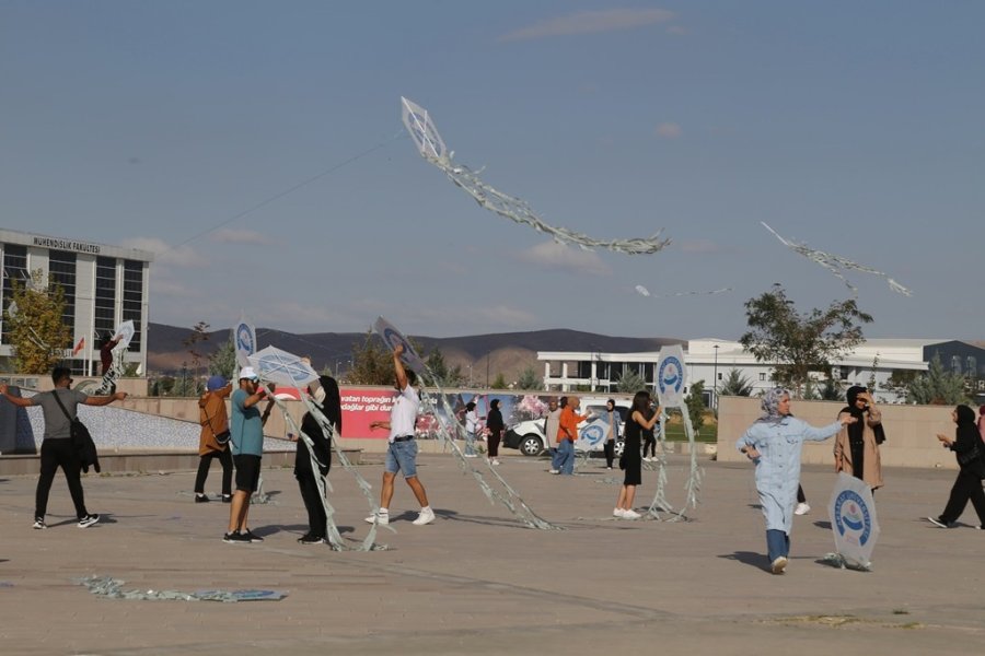 Asü’de Gökyüzü Uçurtmalarla Süslendi