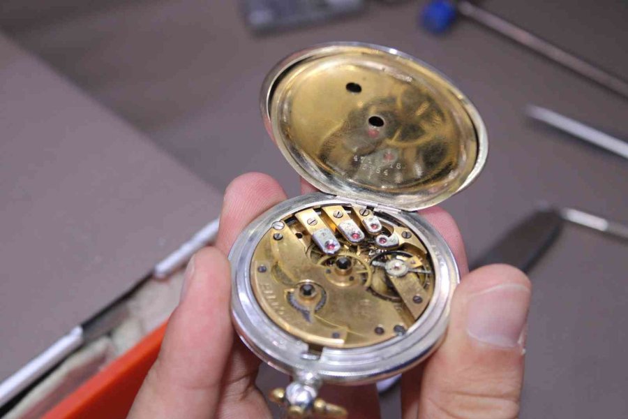 1860’lı Yıllardan Kalma İsviçre Marka Köstekli Saat Nostaljiseverlerin Beğenisi Topluyor