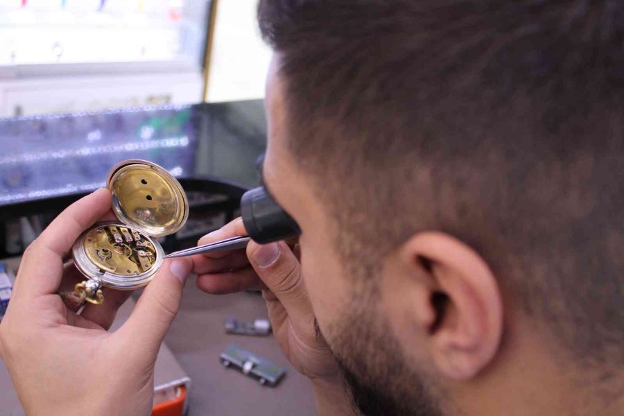 1860’lı Yıllardan Kalma İsviçre Marka Köstekli Saat Nostaljiseverlerin Beğenisi Topluyor