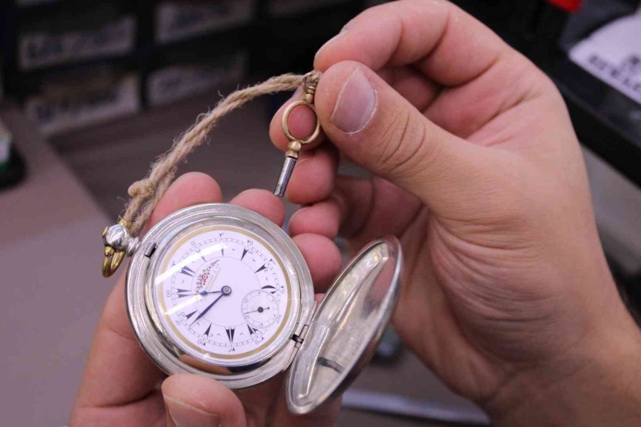 1860’lı Yıllardan Kalma İsviçre Marka Köstekli Saat Nostaljiseverlerin Beğenisi Topluyor