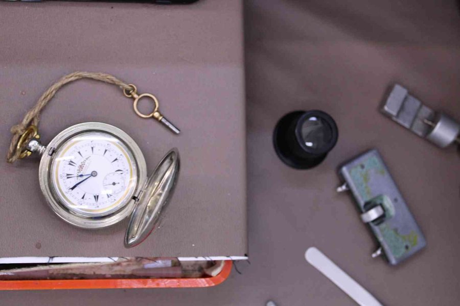 1860’lı Yıllardan Kalma İsviçre Marka Köstekli Saat Nostaljiseverlerin Beğenisi Topluyor