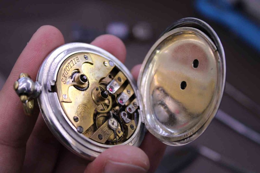 1860’lı Yıllardan Kalma İsviçre Marka Köstekli Saat Nostaljiseverlerin Beğenisi Topluyor