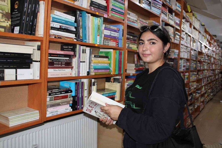 Yeni Eğitim Öğretim Sezonunun Başlaması İkinci El Kitap Pazarını Canlandırdı