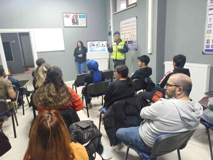 Sürücü Adaylarına Son Ders Jandarmadan