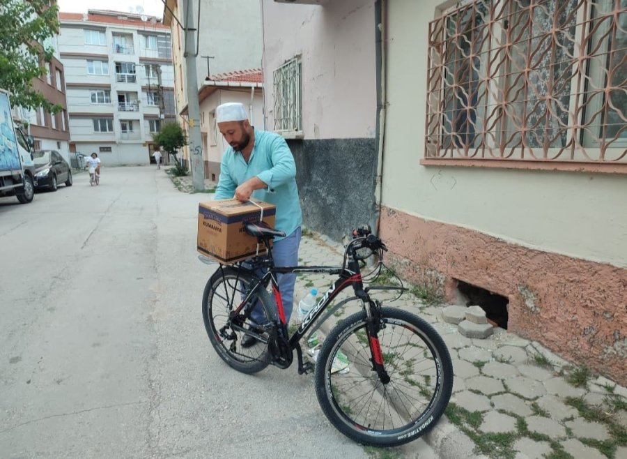 Çevirdiği Pedallarla İhtiyaç Sahibi Ailelerin Umudu Oluyor
